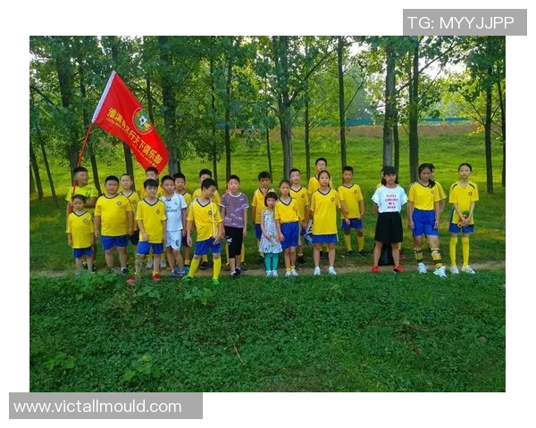 深圳足球队的耐力之谜：揭开足球巨献的背后故事与训练秘诀